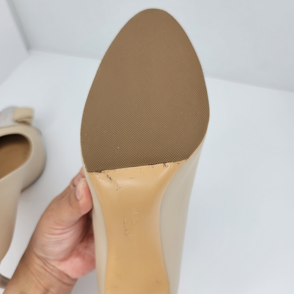 Salvatore Ferragamo Pump With Bow Size 7.5 C - Picture 8 of 16